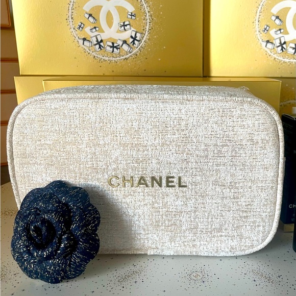 Authentic Chanel Holiday 2023 Cosmetic Bag Only New with box - Picture 1 of 1